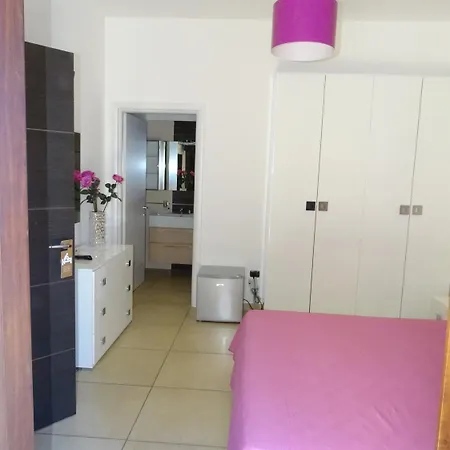 Soleluna בית הארחה