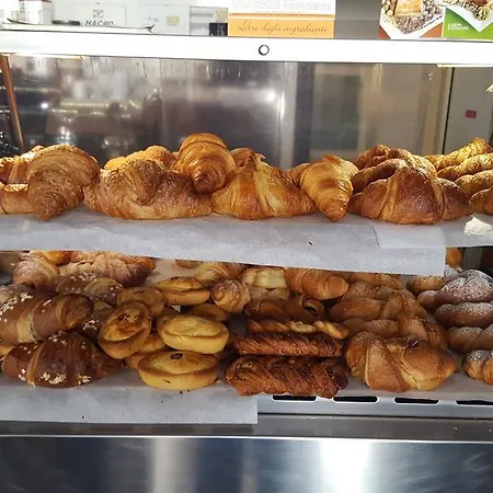 Soleluna בית הארחה 4*